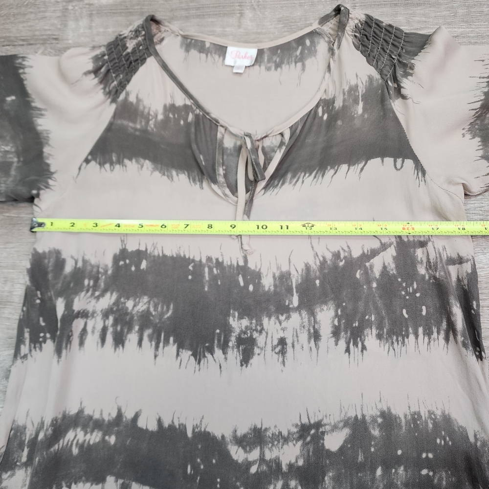 PARKER Silk Beige Green Short Sleeve Top Keyhole Blouse Size Large - Picture 8 of 12